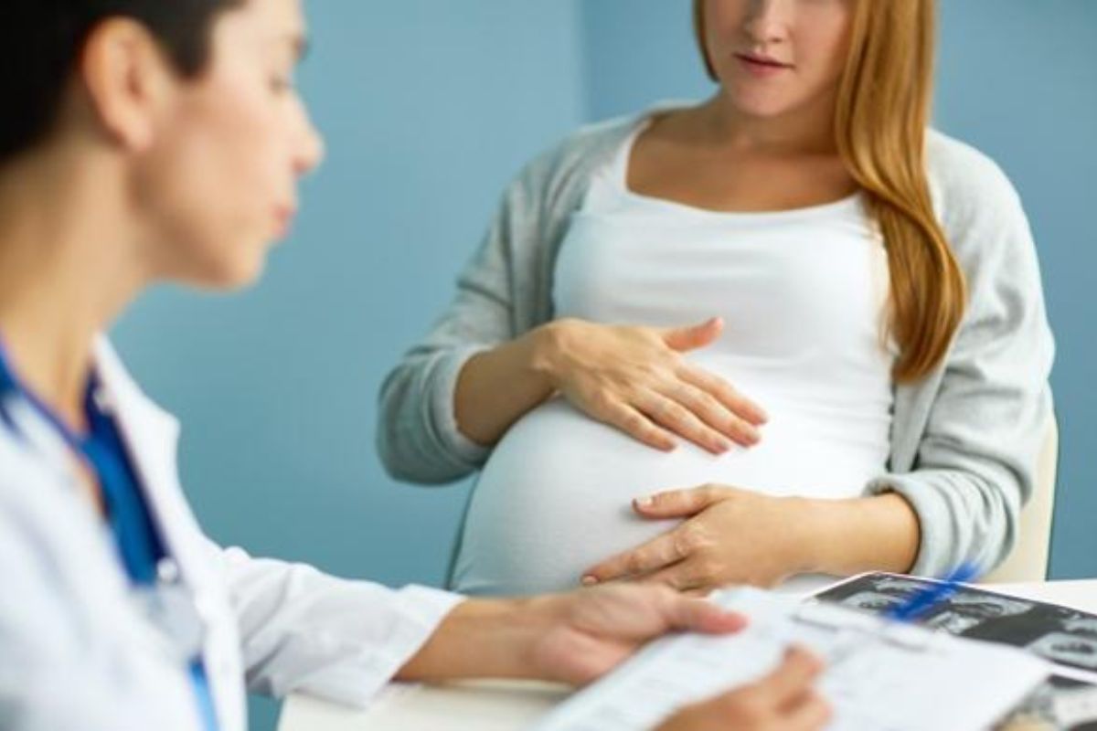 Pregnancy Complications: गरोदरपणातील 'या' समस्यांकडे वेळीच लक्ष द्या, नाहीतर होतील गंभीर परिणाम