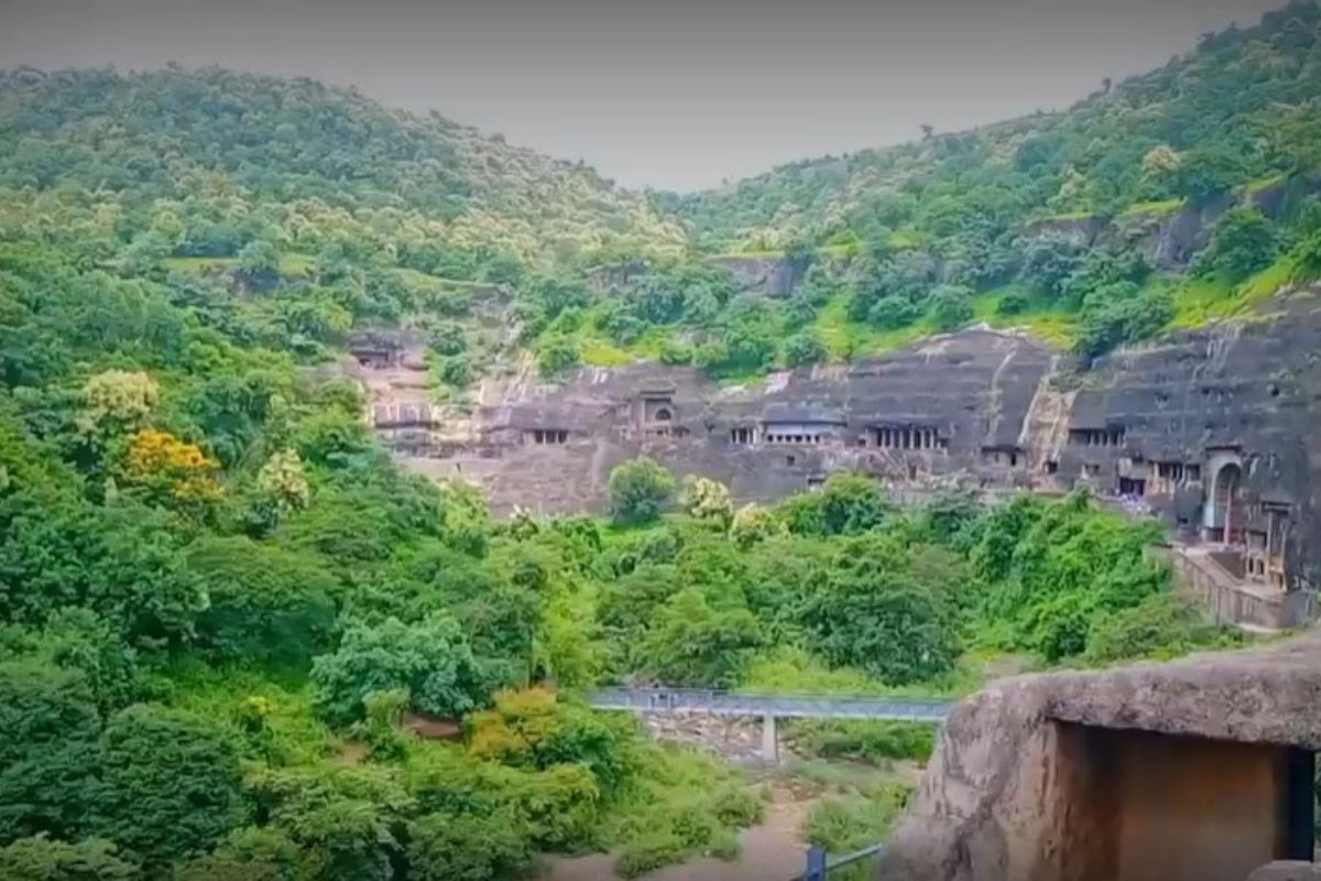 Ajanta Caves : गौतम बुद्धांचे महापरिनिर्वाण दाखवणारी लेणी, शिल्पकलेतील आश्चर्याचा पाहा VIDEO