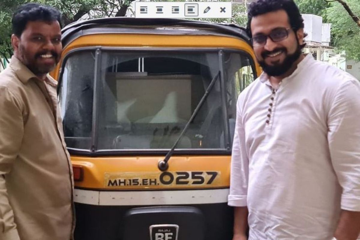 Amol Kolhe: 'एका अनोळखी चेहऱ्याने, अतिशय ओळखीचं हास्य दिलं'; कार्यकर्त्याच्या रिक्षातून अमोल कोल्हेंची सवारी