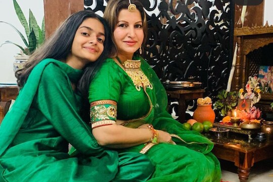 सोनालीपूर्वी तिच्या पतीचादेखील झालाय रहस्यमय मृत्यू, एकटी झाली 15 वर्षाची लेक