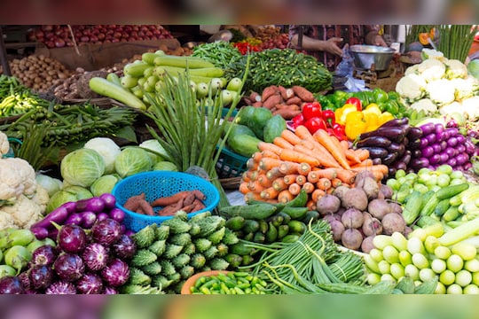 युरिक अ‍ॅसिड तयार होण्यापासून वेळीच रोखलं नाही तर संधिवात (arthritis) होण्याची शक्यता बळावते. नंतर उठणं, बसणं आणि चालणंही कठीण होऊन जातं. 