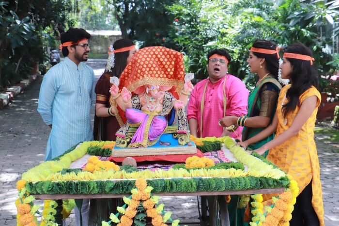 कानेटकर कुटुंबात यंदा बाप्पाच्या उत्सवासाठी पर्यावरणपुरक मुर्ती असणार आहे. 