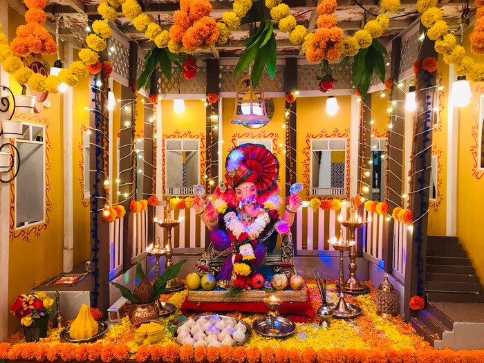  अप्पू, शशांक आणि कुक्की गँगने एकत्र येऊन  टाकाऊ पासून टिकाऊ वस्तूंचा वापर करत बाप्पाच्या सजावटीसाठी वाड्याचीच प्रतिकृती तयार केली आहे. 