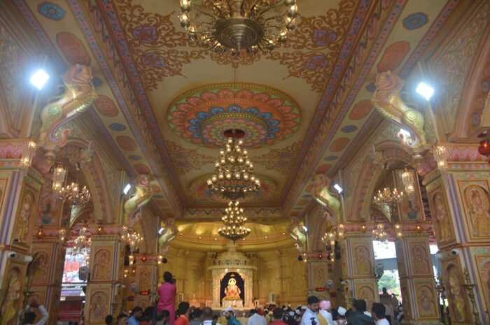 श्री पंचकेदार मंदिर भगवान शिवशंकरांचे निवासस्थान असलेल्या हिमालयाच्या सानिध्यात श्रीपंचकेदार मंदिरप्रासाद विराजमान आहे. हे मंदिर केवळ देखावा नसून या मंदिर उभारणीत अनेक प्रतीकांचा, मूर्तींचा आणि लक्ष, लक्ष दिव्यांचा वापर केलेला आहे.