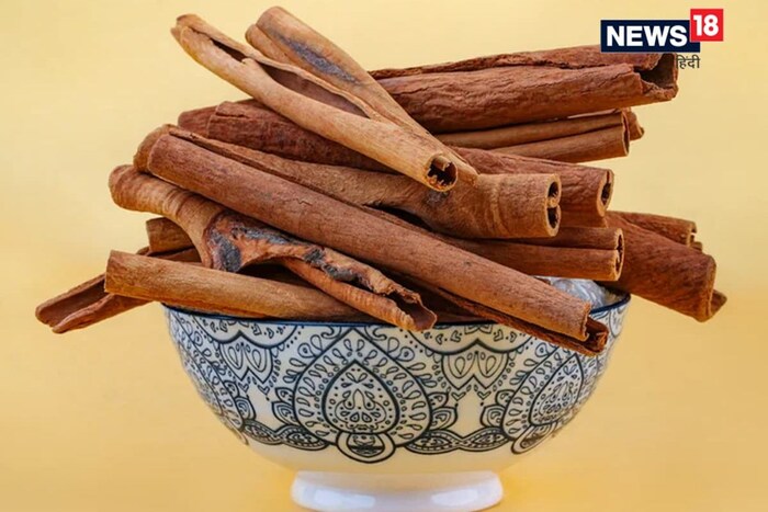 दालचिनी : दालचिनीमध्ये अनेक अँटिऑक्सिडंट्स असतात जे पचनक्रिया सुधारतात. ओटीपोटात दुखत असल्यास एक दालचिनीचा एक तुकडा चघळा. याने तुम्हाला बरं वाटेल. 