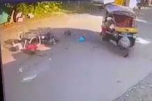 VIDEO : बुलढाण्यात दुचाकी आणि रिक्षाचा भयानक अपघात, सीसीटीव्हीत काळीज पिळवटून टाकणारी दृश्य कैद