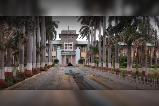 Akola Agriculture University : वेषांतर करून मुलींच्या वसतिगृहात शिरला मुलगा; पुढे असं काही घडलं...
