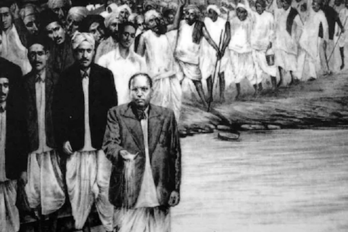 जेव्हा आंबेडकरांना शाळेत बसण्याची सोडा पाणी पिण्याचीही परवानगी नव्हती