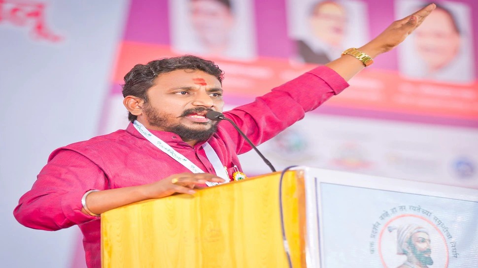 Amol mitkari Vidhan sabha adhiveshan mahesh shinde abused serious allegation of mlc amol mitkari sr - NCP Amol Mitkari : विधीमंडळाच्या पायऱ्यांवरच्या राड्याचा घटनाक्रम अमोल मिटकरींनीच ...