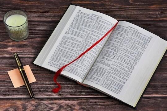 'ही' पुस्तकं वाचलीत तर बदलेल तुमचं संपूर्ण आयुष्य