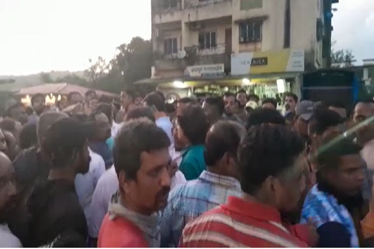 खड्डा चुकवताना तोल गेला, नेमका त्याचवेळी बाजूला ट्रक, तरुणाला चिरडलं, चिपळूण हादरलं