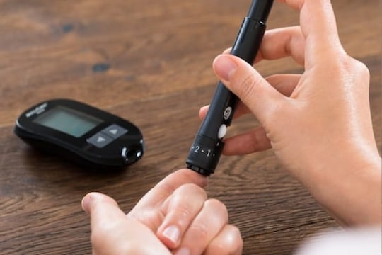 Diabetes : डायबेटीसच्या रुग्णांनी 2 जेवणांमध्ये किती अंतर ठेवावं?