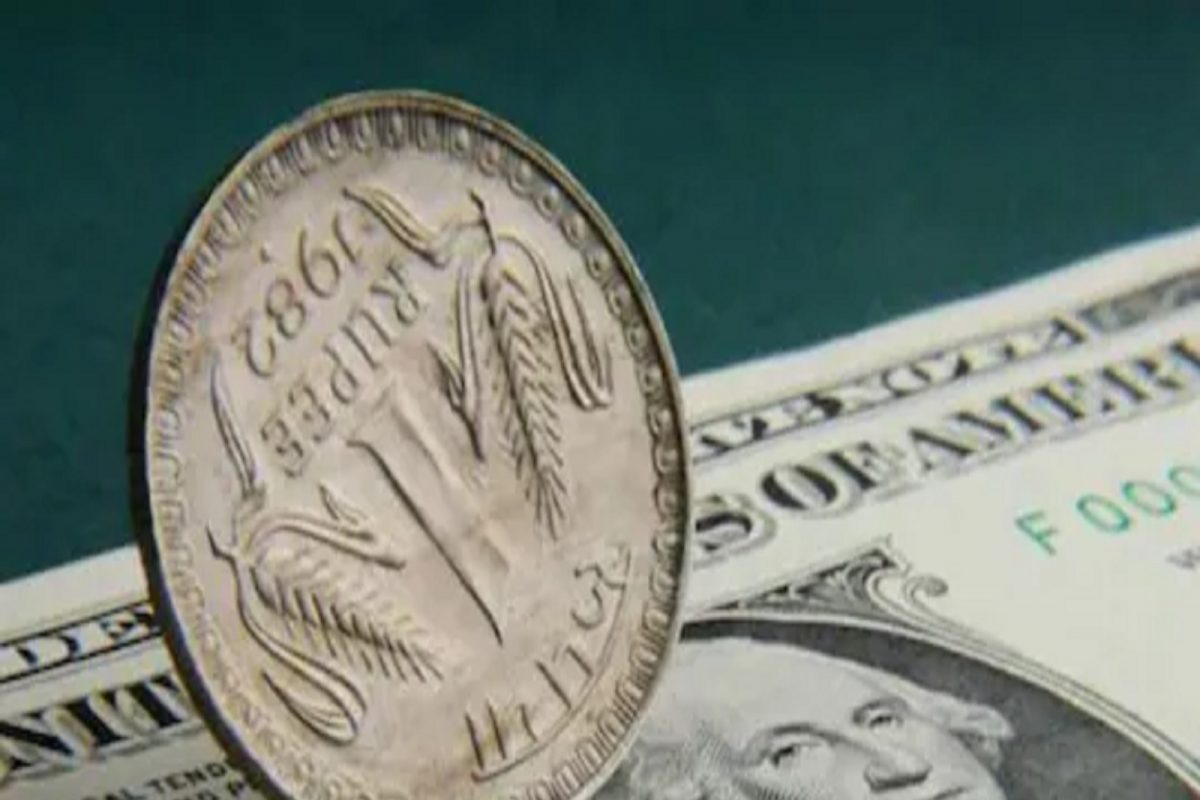 Rupees Vs Dollar: रुपयाची विक्रमी नीच्चांकी पातळीवर घसरण; काय आहे घसरणीचं कारण?