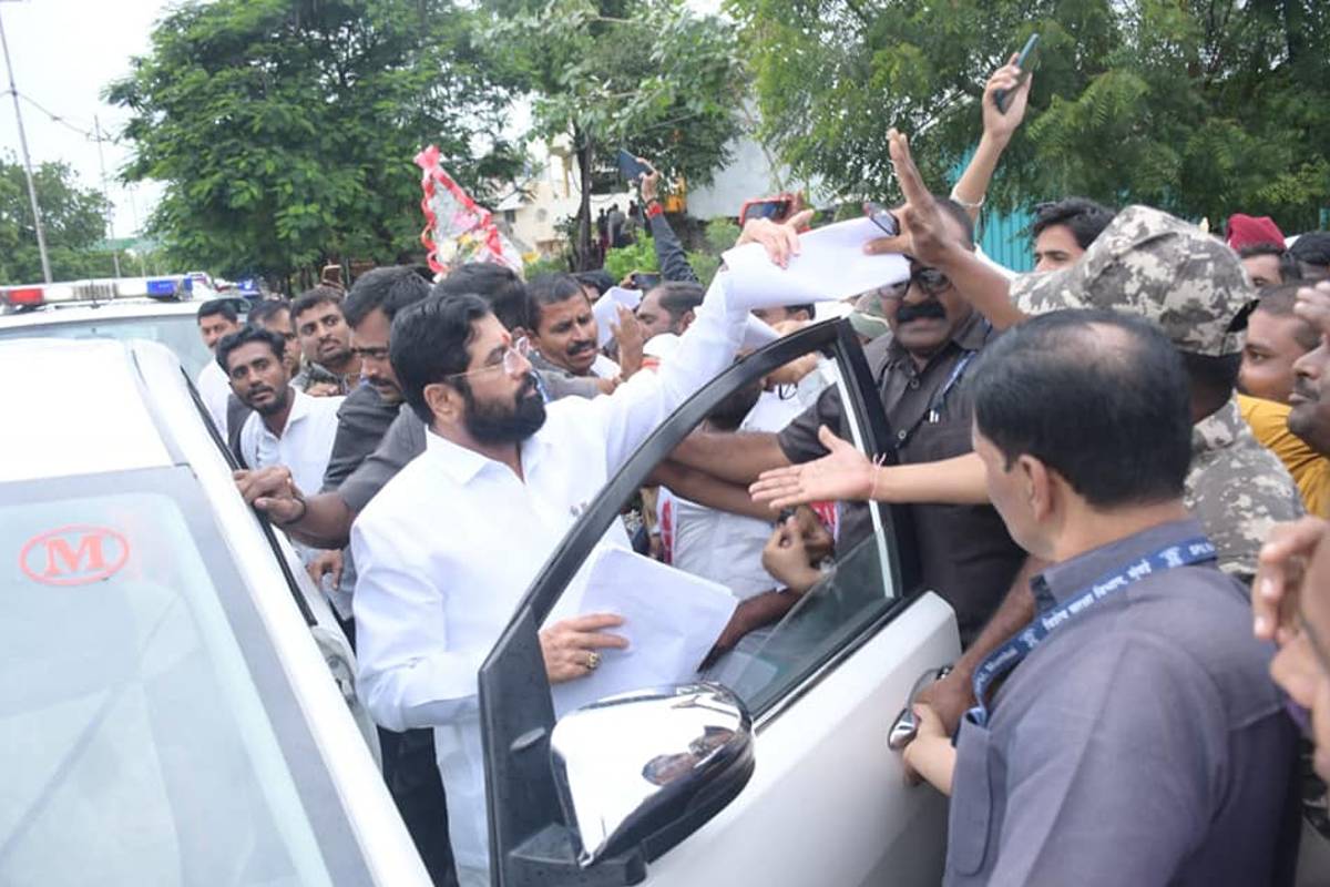 एकनाथ शिंदेंचा ठाकरेंनंतर राष्ट्रवादीला धक्का, जिल्हाध्यक्षाचा कार्यकर्त्यांसह प्रवेश!