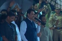 दहीहंडीचं भाषण सुरू असताना पाऊस आला, छत्री येताच फडणवीसांनी काय केलं? पाहा VIDEO दहीहंडीचं भाषण सुरू असताना पाऊस आला, छत्री येताच फडणवीसांनी काय केलं? पाहा VIDEO
