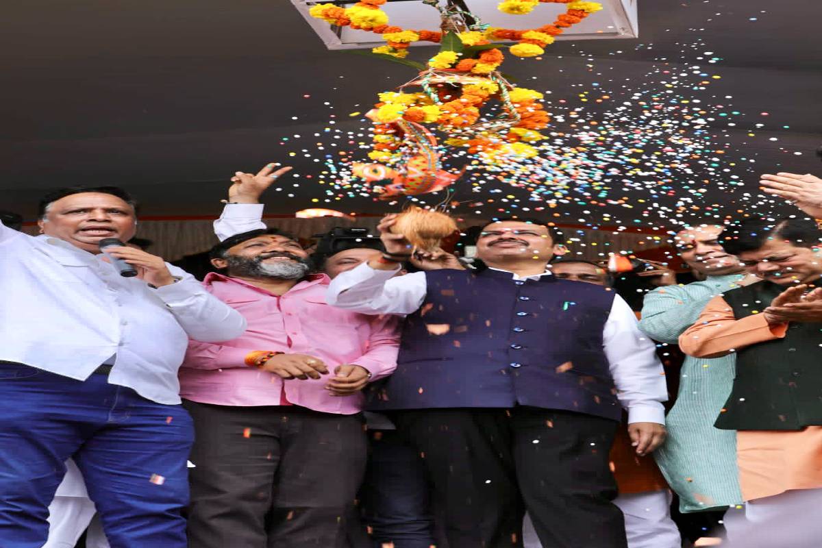 Dahi Handi Celebrations : 'मुंबई महापालिकेतली भ्रष्टाचाराची हंडी भोडणार,' फडणवीसांचं ठाकरेंना चॅलेंज