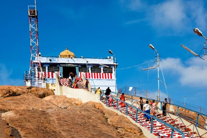 उची पिल्लयार मंदिर तिरुचिरापल्ली : त्रिची येथील रॉकफोर्टच्या शिखरावर असलेले हे मंदिर विजयनगरच्या राजघराण्यांनी बांधले होते. हे मंदिर येथील वास्तुकला आणि डोंगरमाथ्यावरील कावेरी नदीच्या सुंदर दृश्यासाठी प्रसिद्ध आहे. (Photo : Shutterstock)