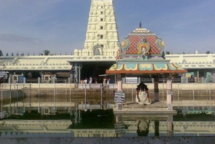 कनिपकम विनायक मंदिर चित्तूर आंध्र प्रदेशातील : हे 1000 वर्षांहून अधिक जुने आहे, चित्तूर जिल्ह्यातील कनिपाकम गावात चोल राजा कुलोथुंगा चोल याने बांधलेले एक अतिशय प्रसिद्ध मंदिर आहे. (Photo : Shutterstock)