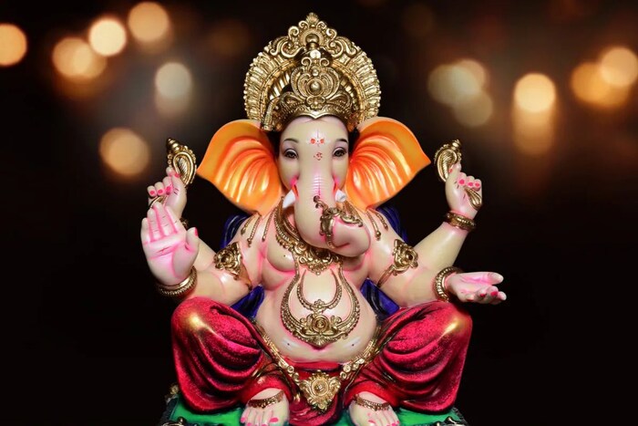 सांगली - आठ वाजून 37 मिनिटे, पणजी- आठ वाजून 44 मिनिटे, सोलापूर - आठ वाजून तीस मिनिटे 