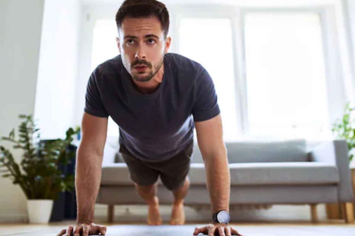 आजारी असताना व्यायाम करणं शरीरासाठी योग्य असतं का? काय होतात परिणाम?