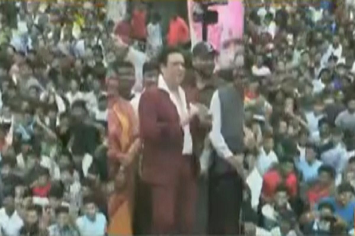 अमरावतीत राणा दाम्पत्याकडून आयोजित कार्यक्रमात गोविंदाचं नृत्य