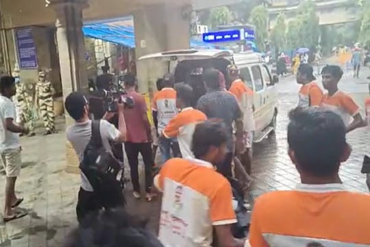 दहीहंडीत मोठी दुर्घटना, थर रचताना तोल गेला आणि घात झाला, सहाव्या थरावरुन गोविंदा कोसळला