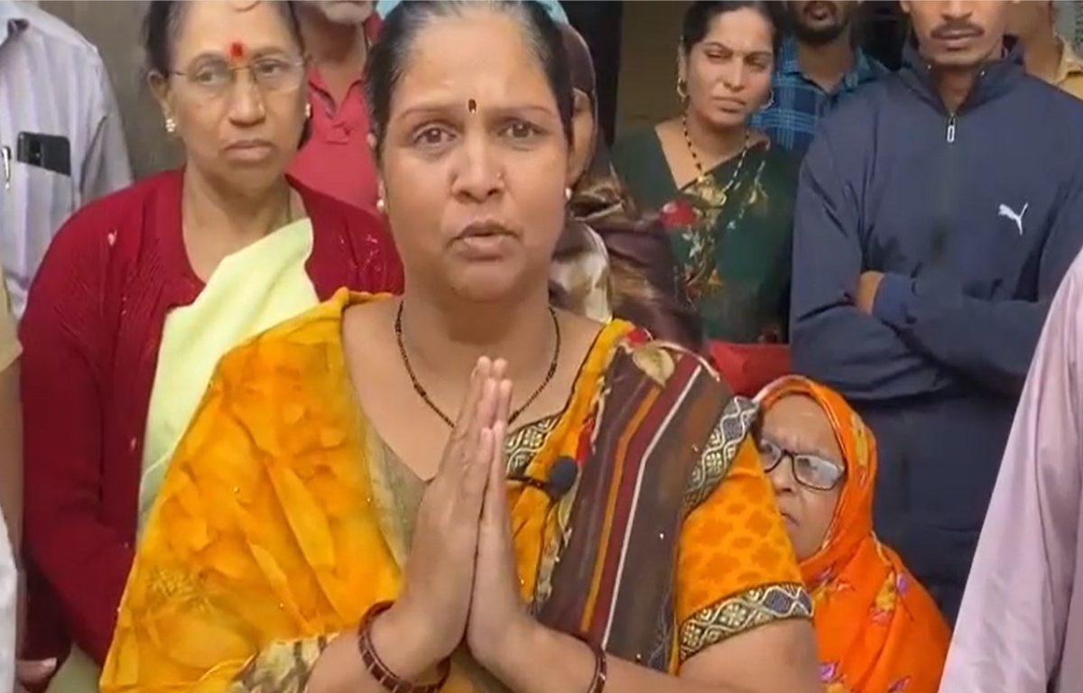 Hasan Mushrif : रुग्णांच्या हक्काचं घर हसन मुश्रीफांचा मुंबईतील सरकारी बंगला सोडताना रुग्णांना अश्रु अनावर