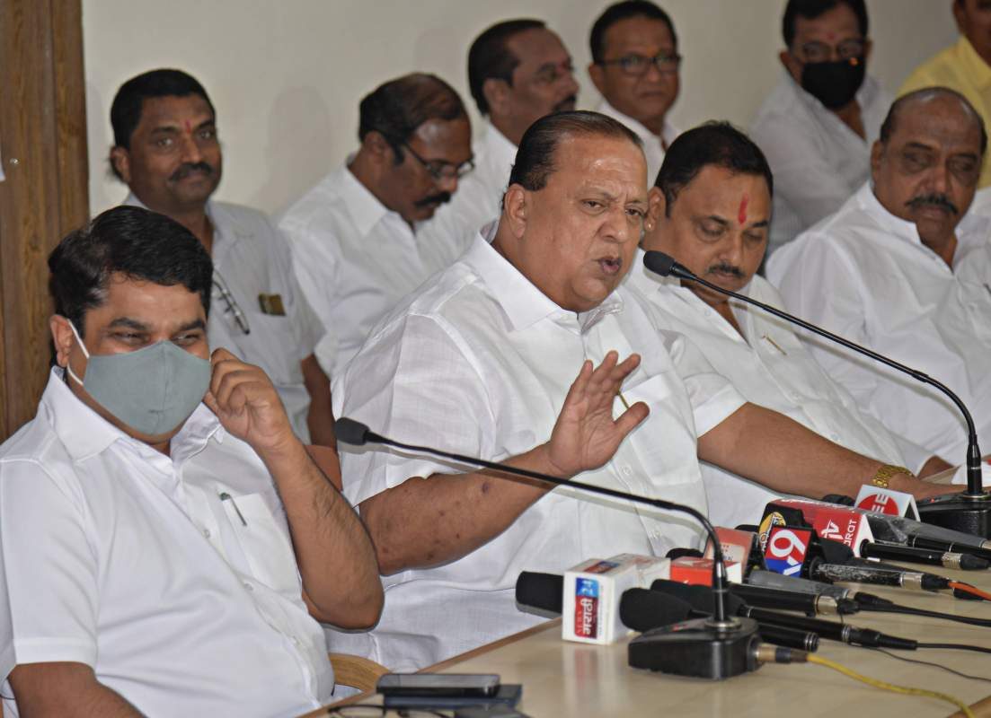 Hasan Mushrif vs Dhanajay Mahadik : खासदार महाडिकांना खासगीत गोकुळ आणि केडीसीसी कारभाराबद्दल सांगेन : हसन मुश्रीफ