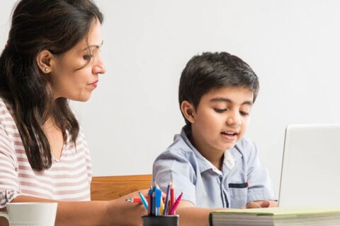 Speech preparation Tips : अनेक मुले पहिल्यांदाच स्वातंत्र्यदिनी भाषण करण्यास घाबरू शकतात. त्यामुळे मूल स्वातंत्र्यदिनाला पहिल्यांदा भाषण देत असेल तर पालकांनी त्यांना मदत करून प्रोत्साहन द्यावे.