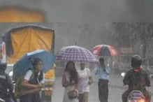 हवामान विभागाने दिलेल्या माहितीनुसार, पालघर, रायगड, नाशिक, पुणे, चंद्रपूर, गडचिरोली आणि गोंदिया या सात जिल्ह्यांमध्ये रेड अलर्ट जाहीर करण्यात आला आहे. उद्याचा दिवस हा पावसासाठी फार महत्त्वाचा आहे. 