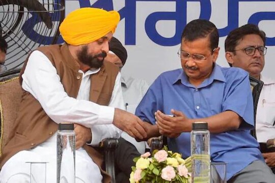 राजकारण्यांची 'फुकट'ची आश्वासनं सर्वसामान्यांना पडतायेत महाग; देशाला संकटात नेणार 'रेवडी संस्कृती'