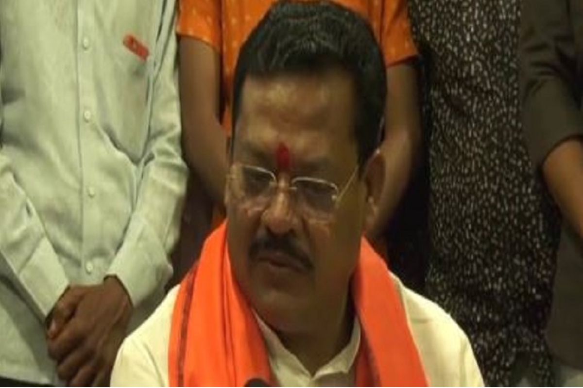 ट्विटनंतर आता बॅनरवरही झळकली नाराजी; संजय शिरसाटांचं नक्की चाललंय काय?