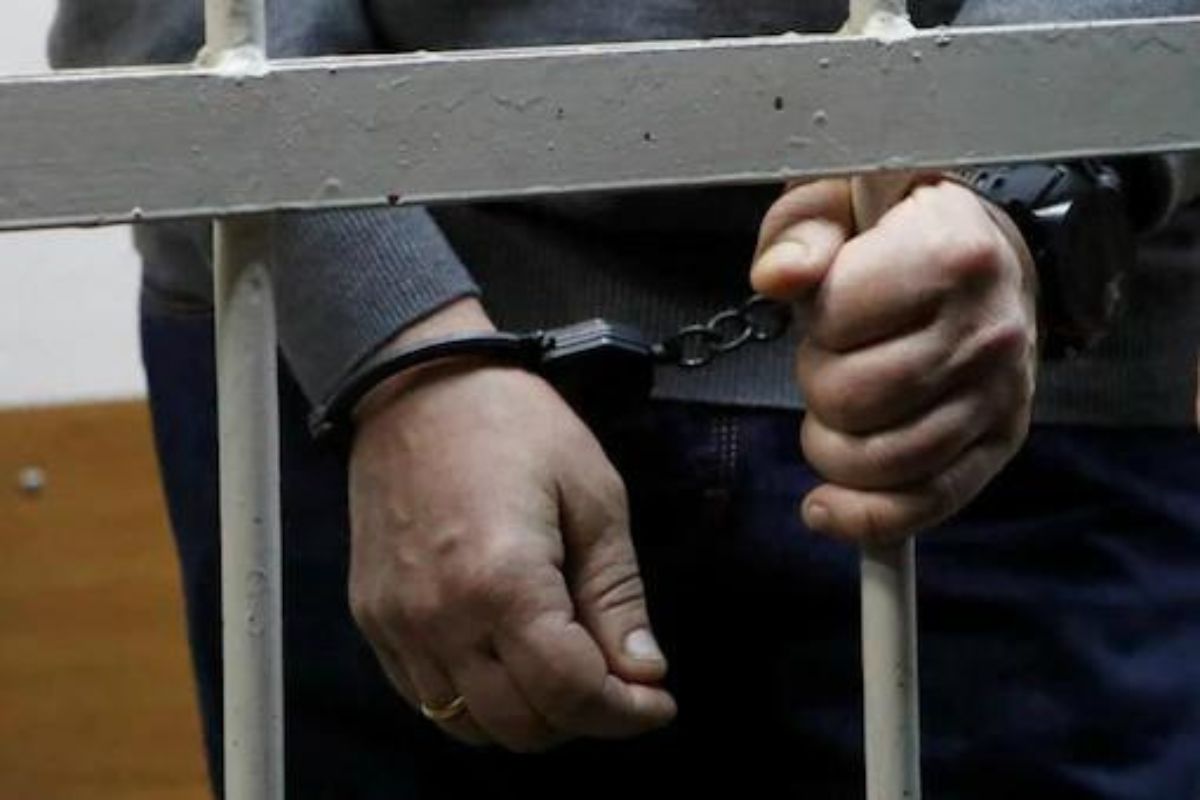 एक्स गर्लफ्रेंडवर नजर ठेवण्यासाठी तरुणाचा भलताच प्रताप; प्रेमाच्या खुळाने थेट तुरुंगात पोहोचवलं