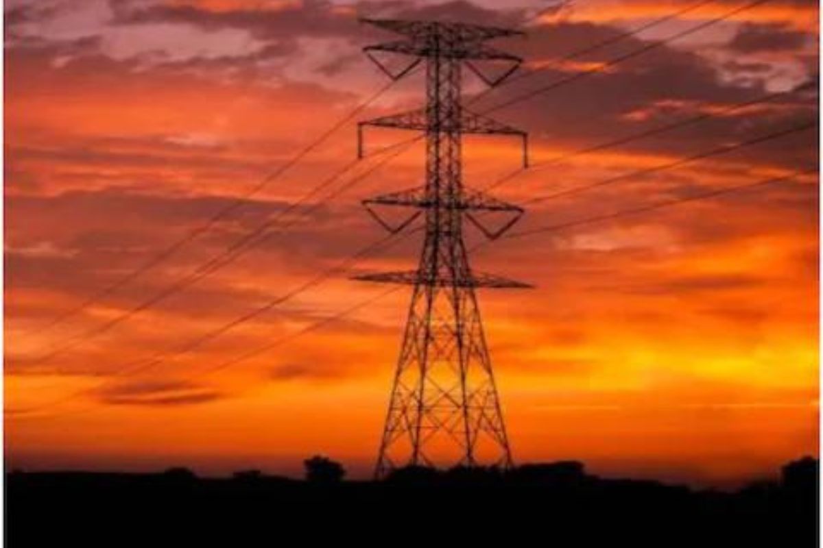 महागाईने त्रासलेल्या जनतेला आता महावितरणाकडून शॉक; वीजदरही वाढणार? ही आहेत कारणं