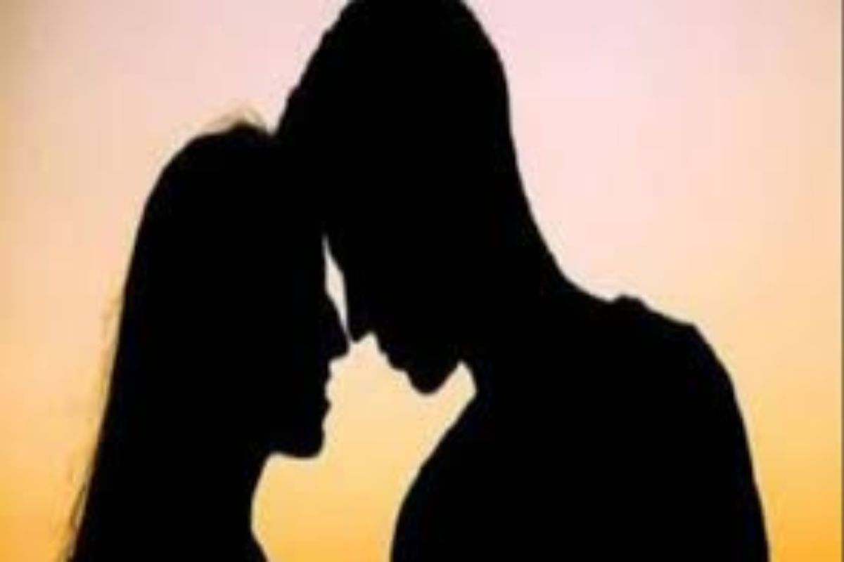 Shocking! तुरुंगात असलेल्या प्रियकराला भेटायला गेली तरुणी; KISS करताच कैद्याचा मृत्यू