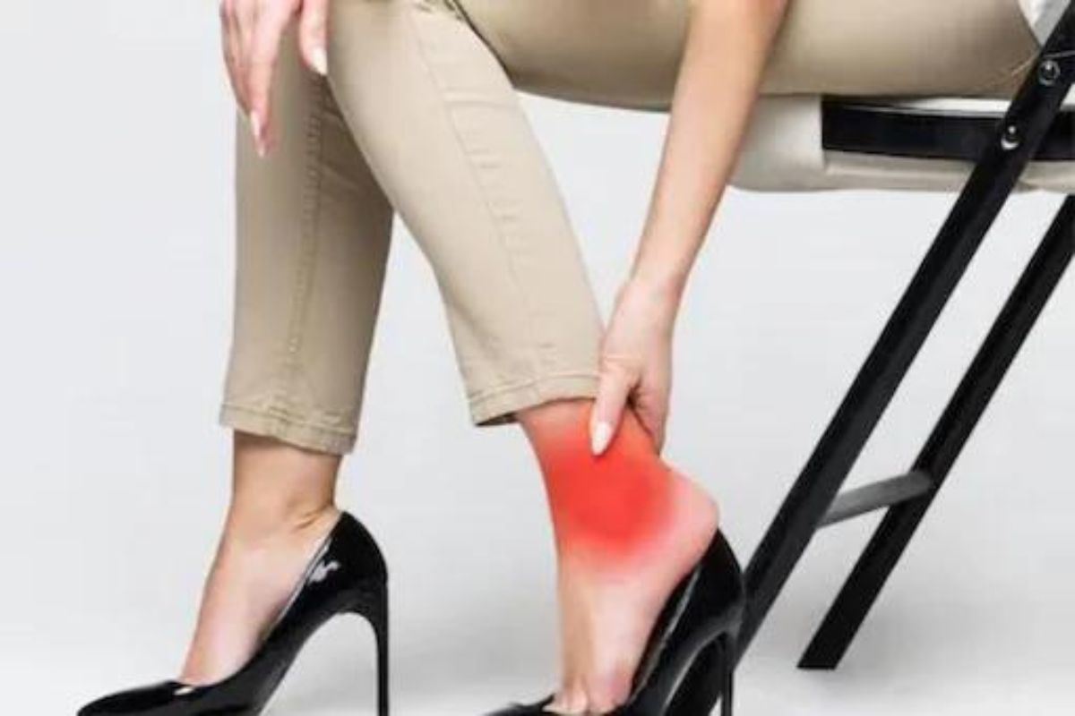 पायांवर दिसणाऱ्या या लक्षणांकडे कधीच करू नका दुर्लक्ष, असू शकतात डायबेटिसचे संकेत