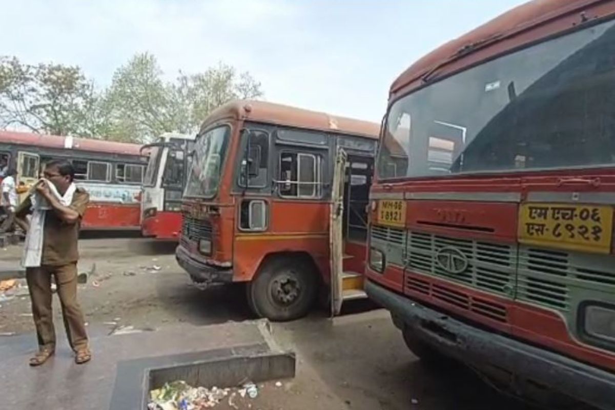 चोराचा प्रताप! पैसे नाही, तर चक्क एसटी तिकिटांची बॅग केली लंपास, कारण वाचून चक्रावून जाल