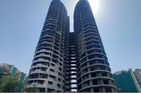 32 मजले, 9 सेकंद! काहीच मिनिटांत इतिहासजमा होणार ट्विन टॉवर, इथे पाहा LIVE