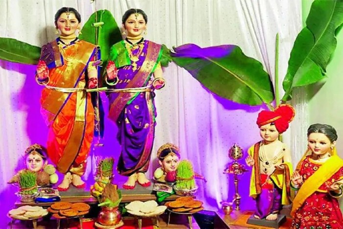 ज्येष्ठा गौरींचे विसर्जन चंद्र मूळ नक्षत्रात असल्याने सोमवार 5 सप्टेंबर रोजी रात्री 8.05 पर्यंत करावे.