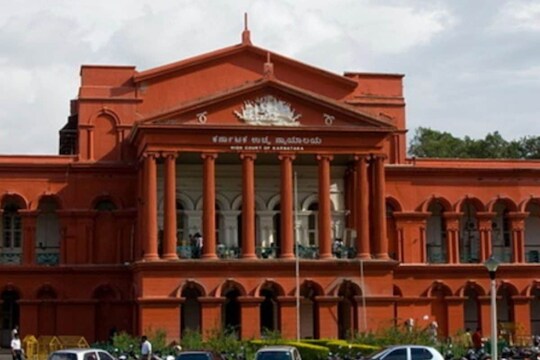 क्षुल्लक गोष्टी मोठ्या करणाऱ्या पत्नीला हायकोर्टाचा दणका, पती आणि सासूची निर्दोष मुक्तता