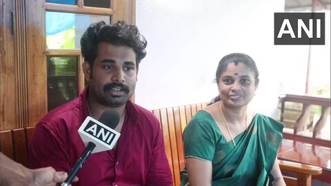 केरळमध्ये, मलप्पुरममधील 42 वर्षीय आई (बिंदू) आणि तिचा 24 वर्षीय मुलगा (विवेक) यांनी मिळून लोकसेवा आयोग (पीएससी) परीक्षा उत्तीर्ण केल्याने त्यांच्या या यशाचे सर्वत्र कौतुक होत आहे