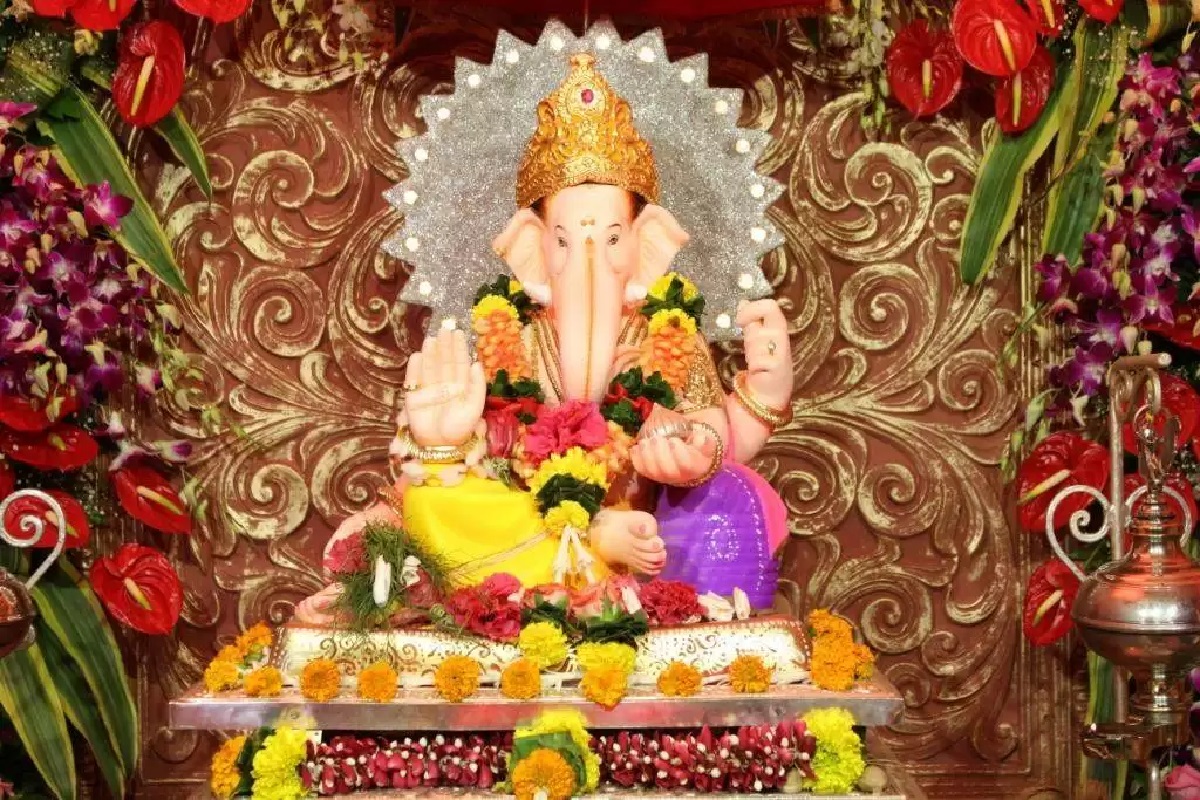 Ganesh Chaturthi 2022 : गणपतीची सुरूवात पुण्यातून झाली, पण मुंबईतील पहिलं सार्वजनिक गणेश मंडळ कोणतं? हे माहितीय