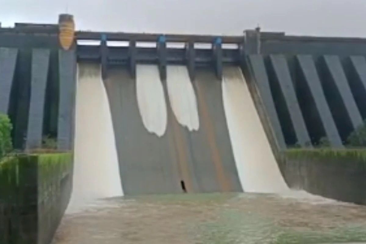 Kolhapur Sangli Rain : महापुराची धाकधुक वाढली, कोल्हापूर, सांगलीत, पाऊस थांबला पण कोयनेतून पाण्याचा विसर्ग वाढवला