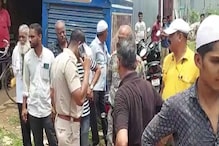 मालेगावात गुंडांचा हैदोस, चार जण आले, बंदूक काढली आणि अराजकतेचा हाहाकार मालेगावात गुंडांचा हैदोस, चार जण आले, बंदूक काढली आणि अराजकतेचा हाहाकार