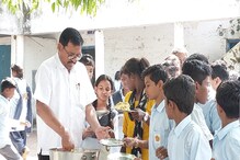 विद्यार्थ्यांनो, आधारकार्ड असेल तरच मिळणार खिचडी! असा करा अर्ज विद्यार्थ्यांनो, आधारकार्ड असेल तरच मिळणार खिचडी! असा करा अर्ज