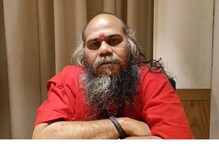 बलात्काराचा आरोपी मिर्ची बाबाला अटक; मोबाइलमध्ये अश्लील क्लिप अन् अनेक महिलांचे. बलात्काराचा आरोपी मिर्ची बाबाला अटक; मोबाइलमध्ये अश्लील क्लिप अन् अनेक महिलांचे.