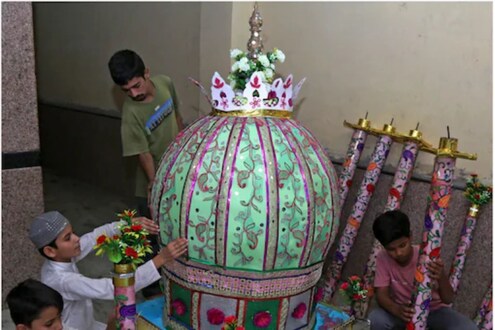 Muharram Tazia 2022 : कसा साजरा केला जातो मोहरम? ताजिया म्हणजे काय? Muharram Tazia 2022 : कसा साजरा केला जातो मोहरम? ताजिया म्हणजे काय?