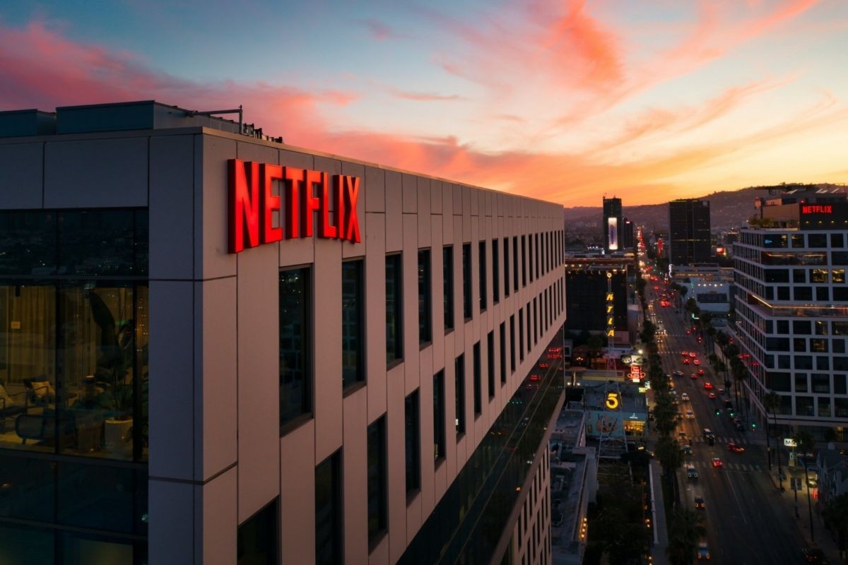 Netflix युजर्स शेअर करू शकणार नाहीत पासवर्ड, भरावं लागेल अतिरिक्त शुल्क