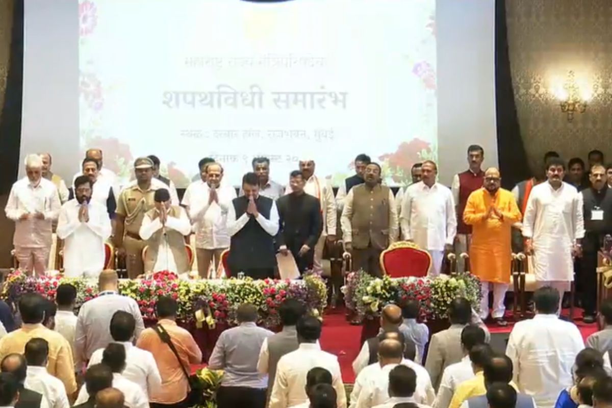 एकूण 18 मंत्र्यांनी शपथ घेतली आहे. पण, या मिनी मंत्रिमंडळामध्ये एकाही महिलेला स्थान देण्यात आलेले नाहीत.