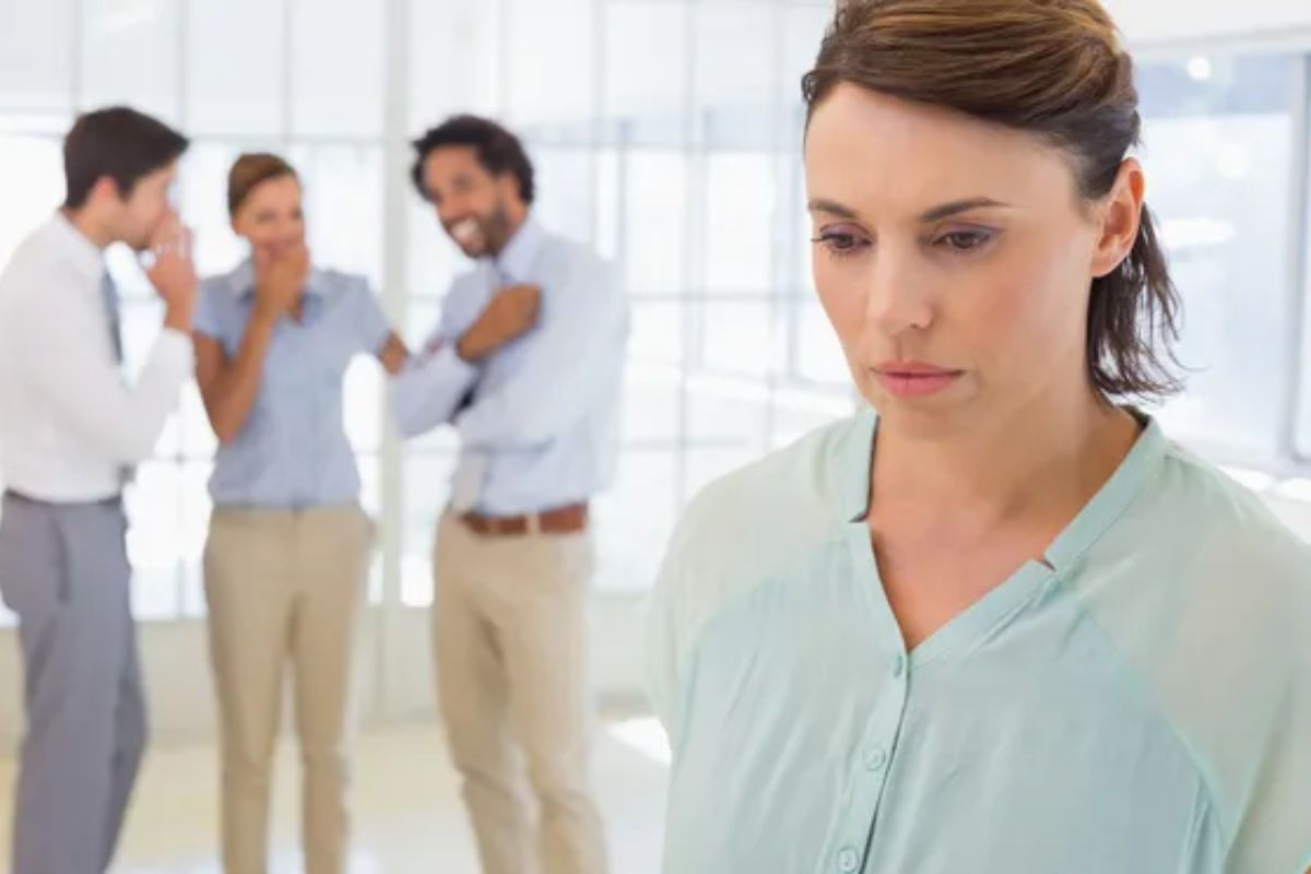 ऑफिस पॉलिटिक्सच्या असं राहा दूर